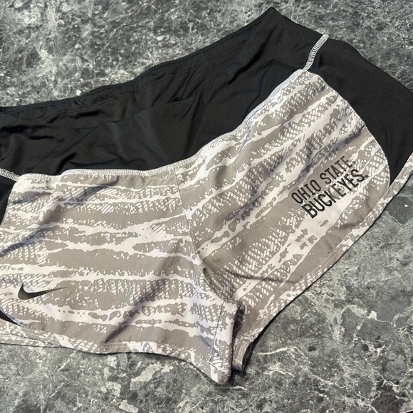 Nike women’s Ohio State Buckeyes gray and black shorts… Size medium - Picture 3 of 11